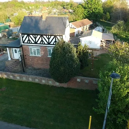 Idyllic Cottage In Jubilee Park
